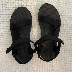 Teva mid form black sandals